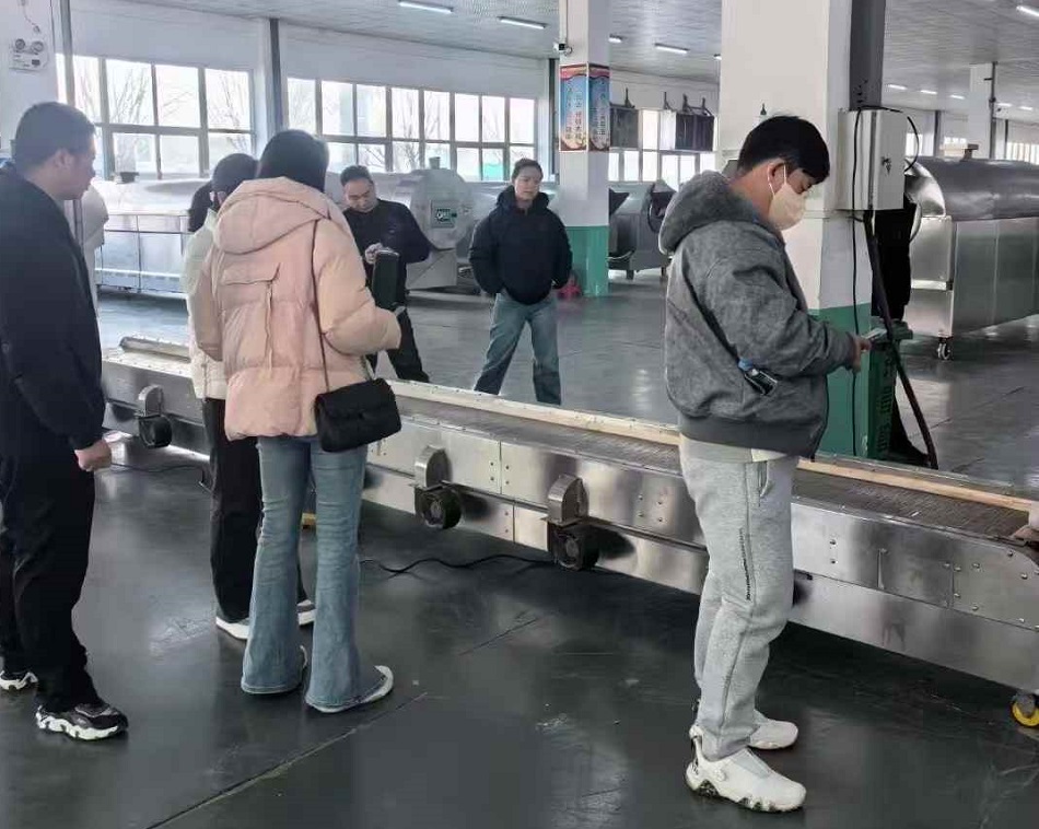 鄭州重慶韓國三地客戶光臨許昌智工考察電磁炒貨機 鄭州重慶韓國三地客戶光臨許昌智工考察電磁炒貨機